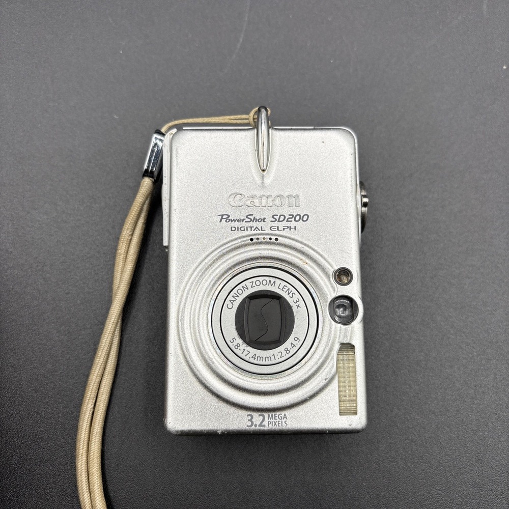 Canon PowerShot SD200 Silver 3.2MP 3x Optical Zoom Digital Elph Camera FOR PARTS